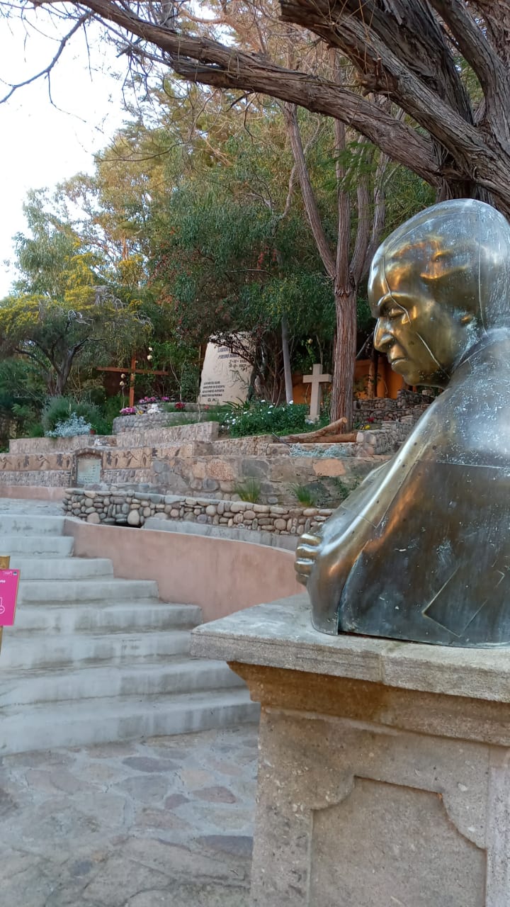 Busto de Gabriela Mistral en Montegrande.