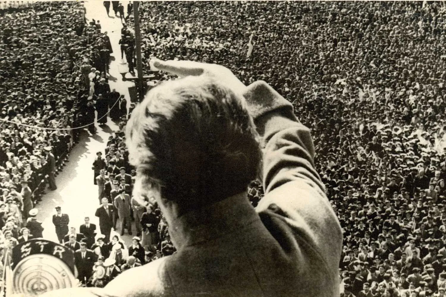 Gabriela Mistral en el Palacio de La Moneda (1954)